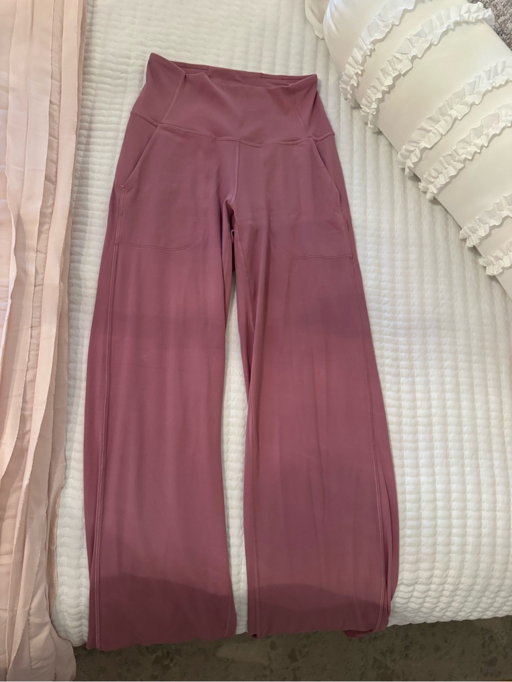 LULULEMON - Waist Straight Leg Pants - Mauve worn once Size Small womens